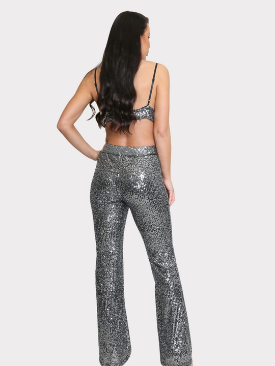 Full length shot. Model stands with her back to the camera, the back of the co-ord can be seen including the adjustable spaghetti straps.  Model stands with her back to the camera, the back of the co ord set can be seen, including the adjustable spaghetti straps.