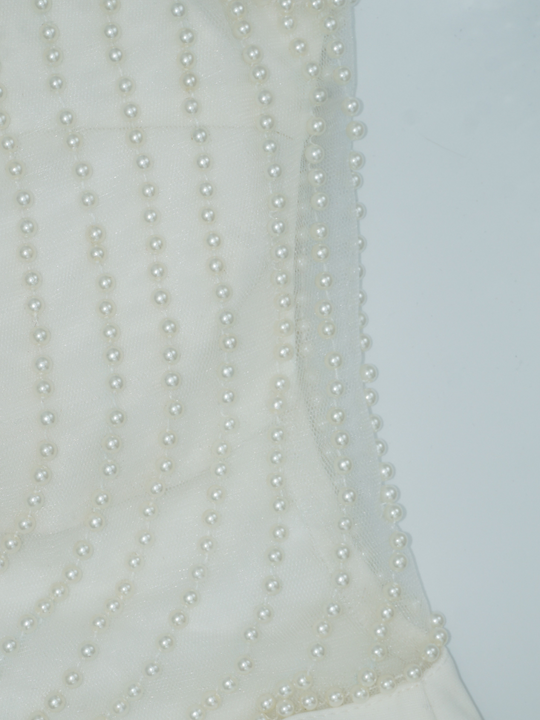 Closeup of the pearl detailing.