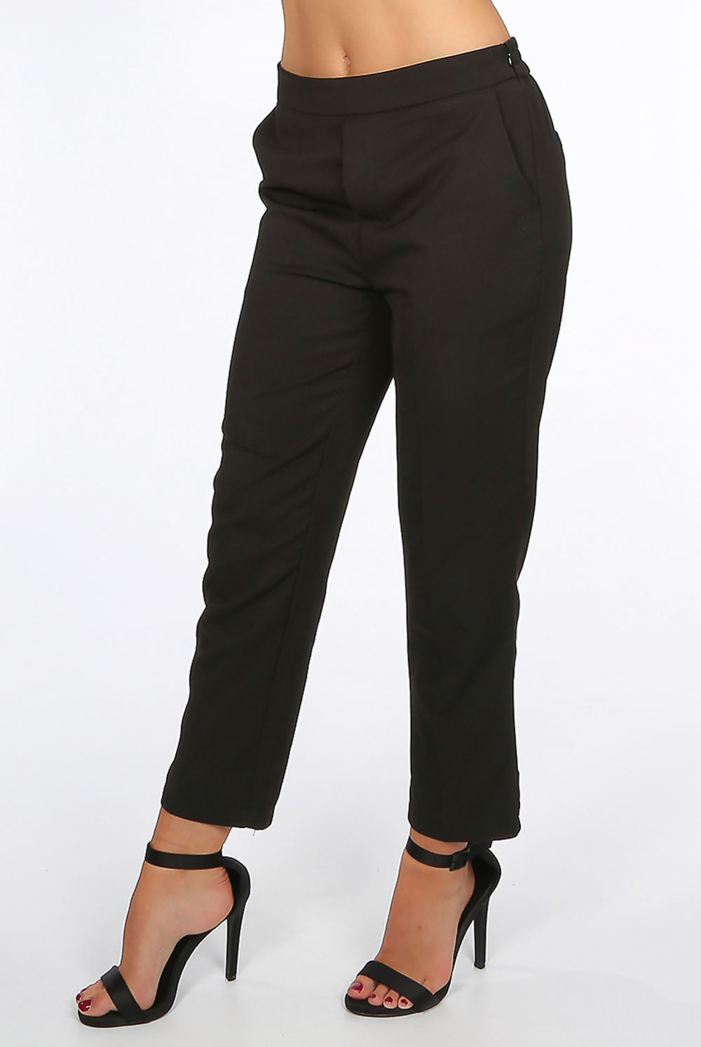 4ever Stunning black trousers. This womens trousers boasts a 3/4 leg and side zip.